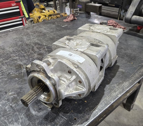 KOMATSU 7055644090 part 1