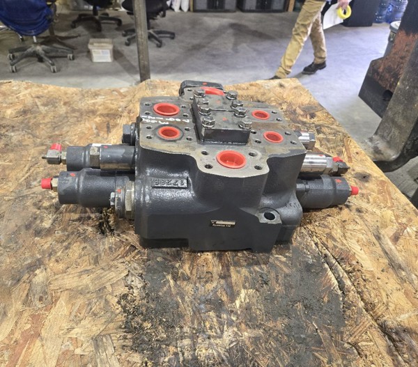 KOMATSU 7091213602 part 4